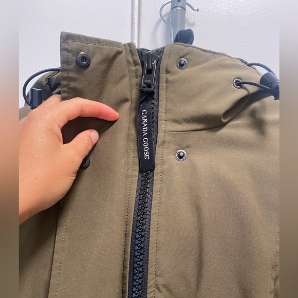 Canada Goose Kinley Parka (womens) - Picture 7 of 8